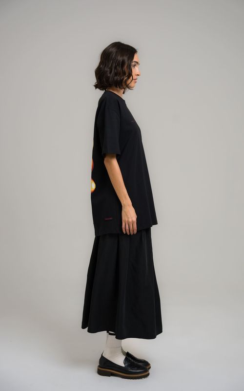 camiseta regular círculos mid century modern preto