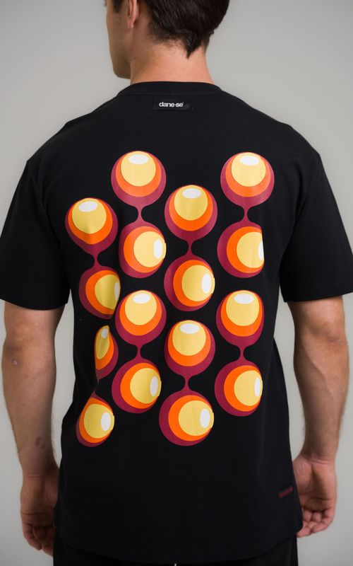 camiseta regular círculos mid century modern preto