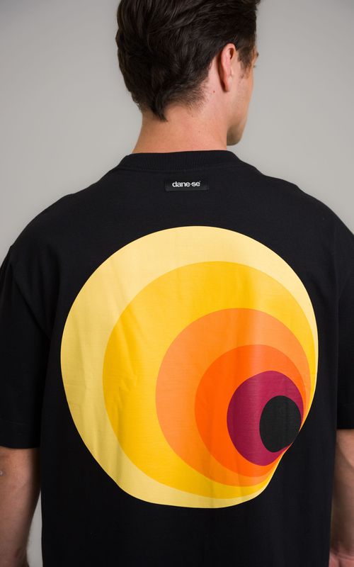 camiseta overboxy degradê mid century modern preto