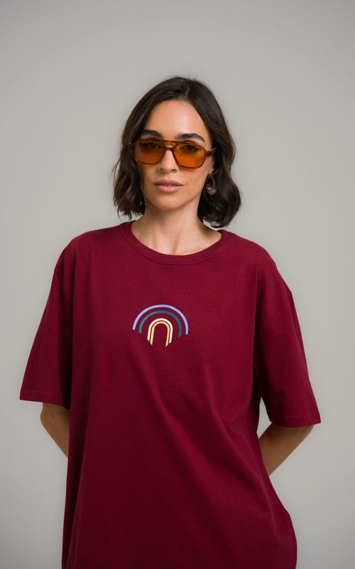 camiseta curvas mid century modern bordô